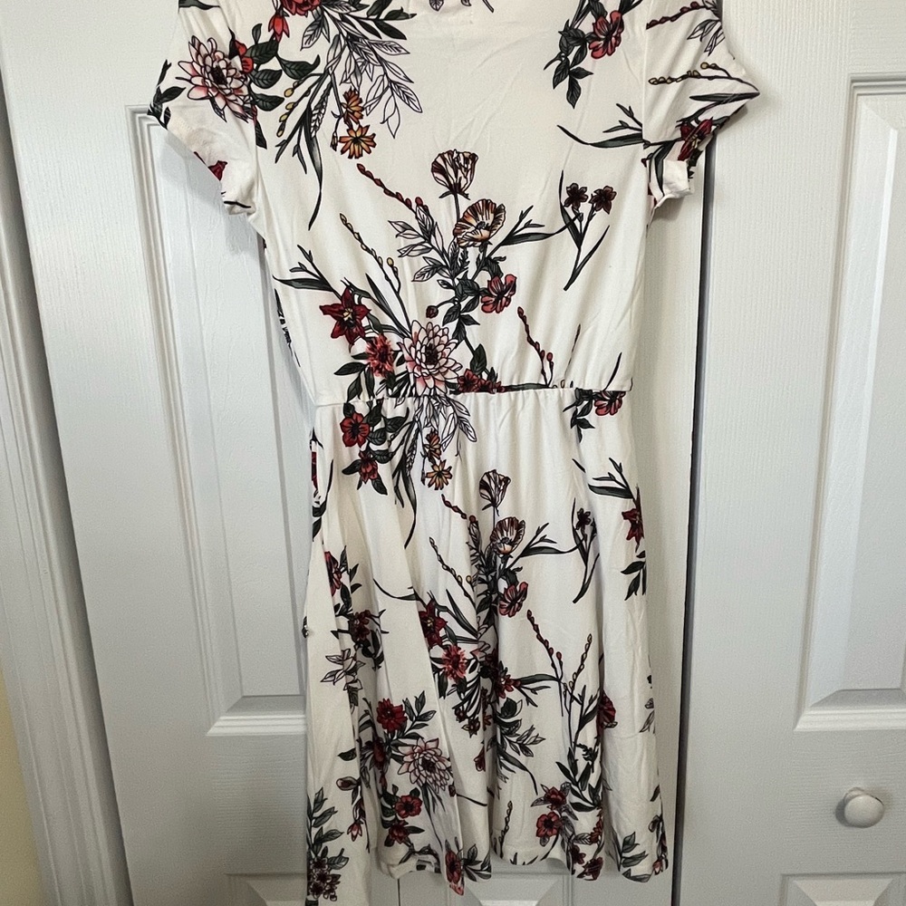Derek Heart White and Red Floral Midi Dress - Picture 4 of 4